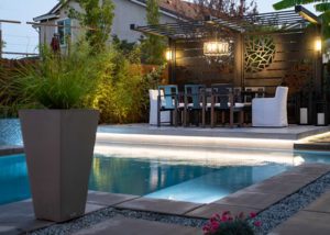 pool and dining area